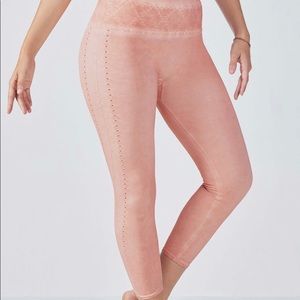Fabletics- Seamless Solid Capri XS Washed Rosebloom